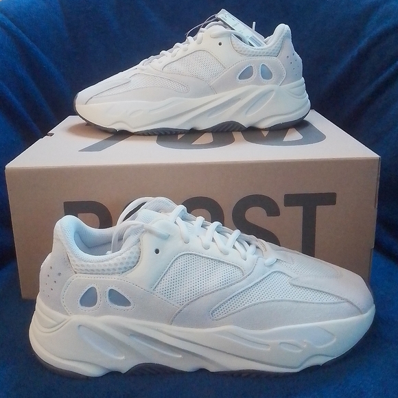 Yeezy Boost 700 Analog - Picture 1 of 7